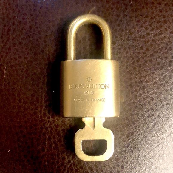 Louis Vuitton LV Gold Padlock Lock & Key 311 - Picture 4 of 13
